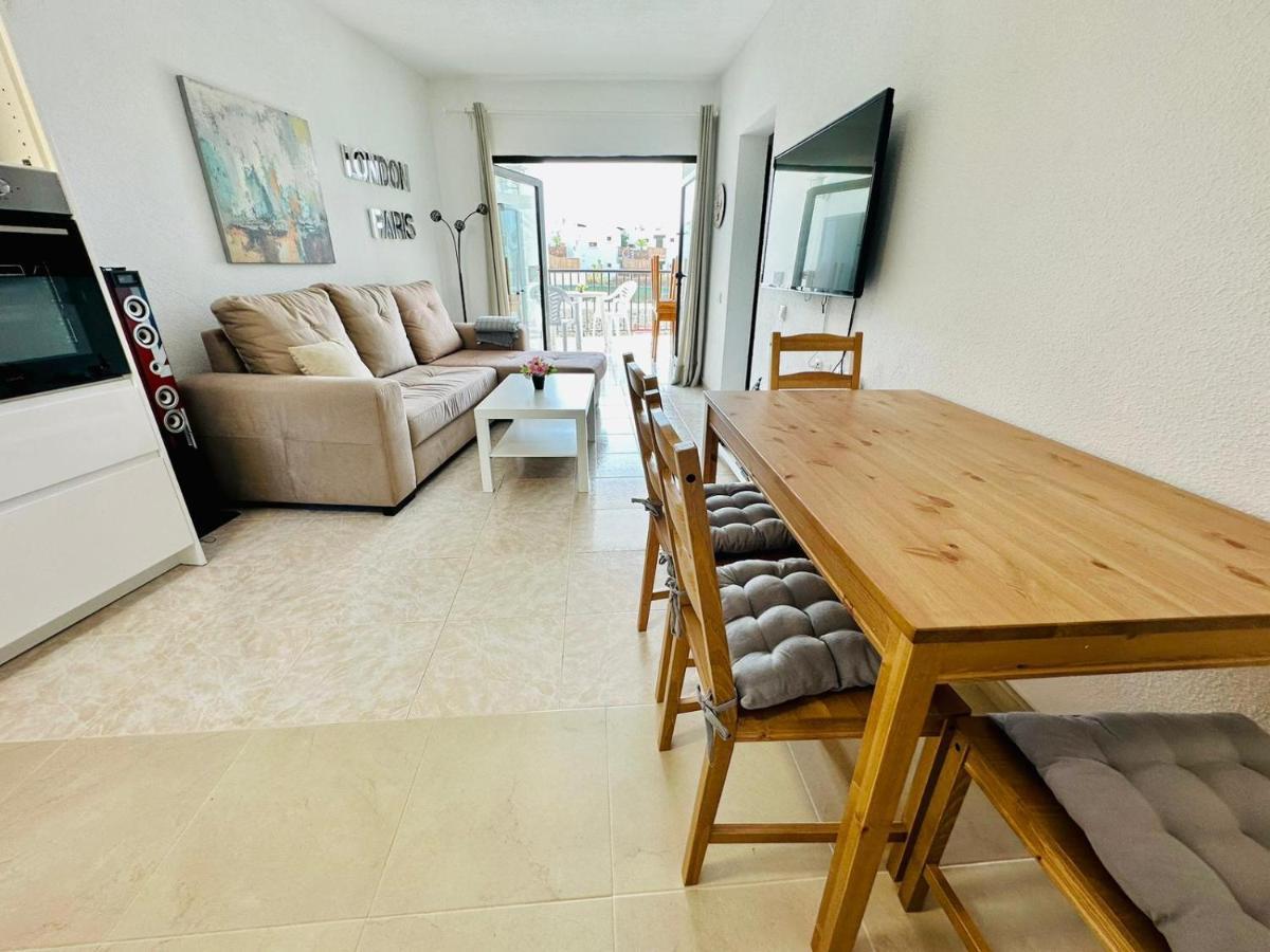 Ocean Front Cozy 2 Bedroom, 3 Beds Spacious- Netflix, Pool, Beach Lift & Fast Wifi Playa del Ingles  Exterior foto
