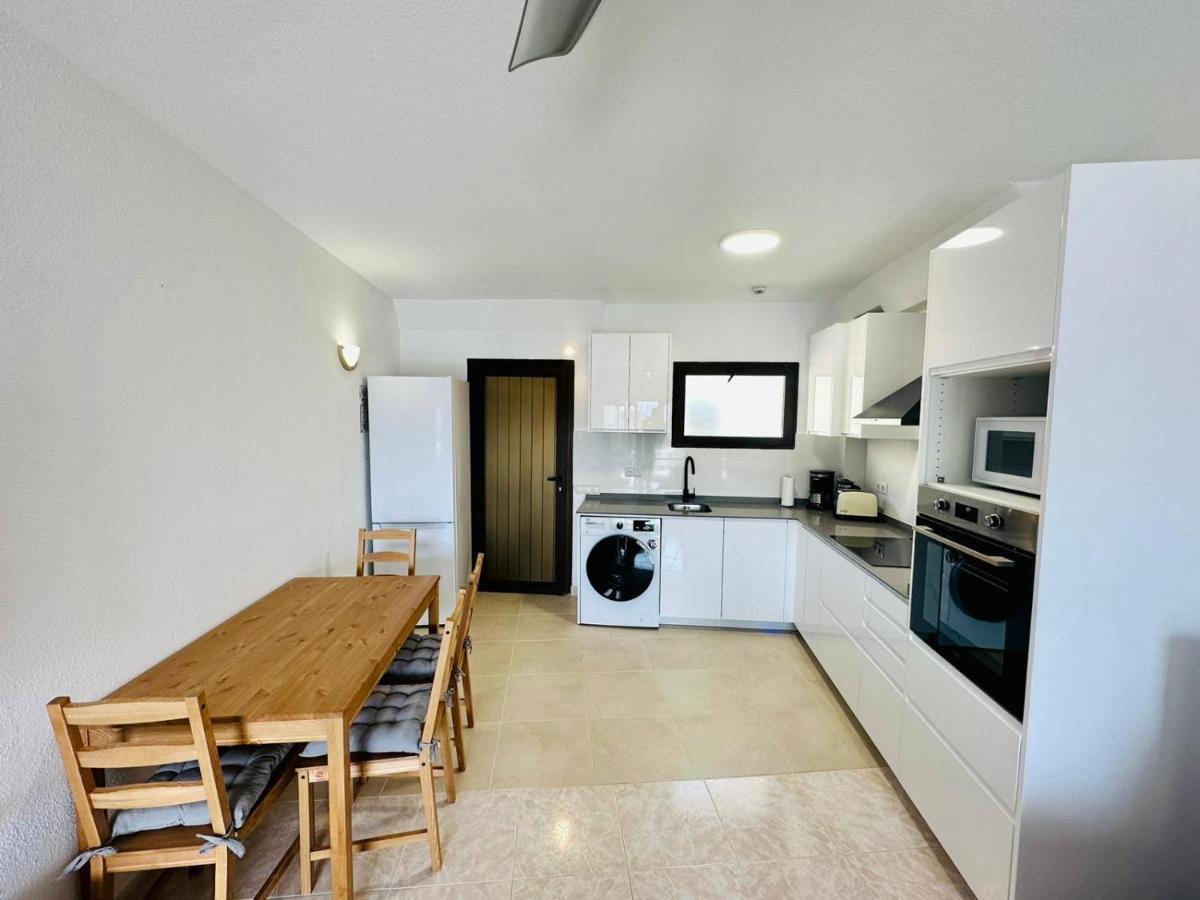 Ocean Front Cozy 2 Bedroom, 3 Beds Spacious- Netflix, Pool, Beach Lift & Fast Wifi Playa del Ingles  Exterior foto