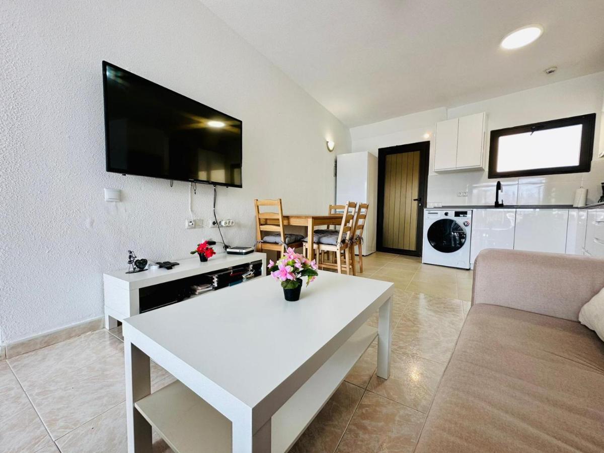 Ocean Front Cozy 2 Bedroom, 3 Beds Spacious- Netflix, Pool, Beach Lift & Fast Wifi Playa del Ingles  Cameră foto