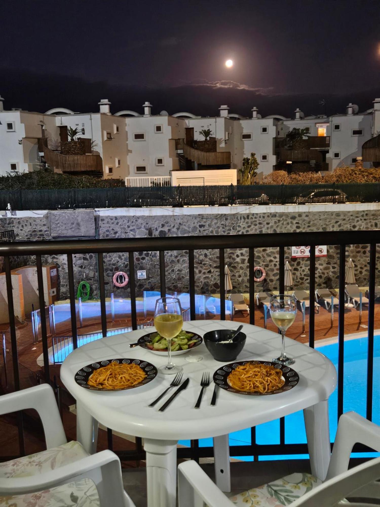 Ocean Front Cozy 2 Bedroom, 3 Beds Spacious- Netflix, Pool, Beach Lift & Fast Wifi Playa del Ingles  Exterior foto